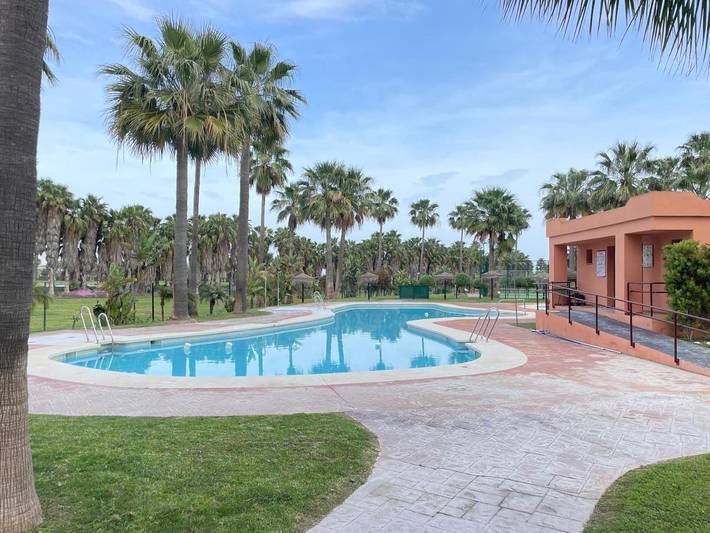 Apartamento de vacaciones para 5 personas, con vistas y piscina además de balcón y jardín - 1