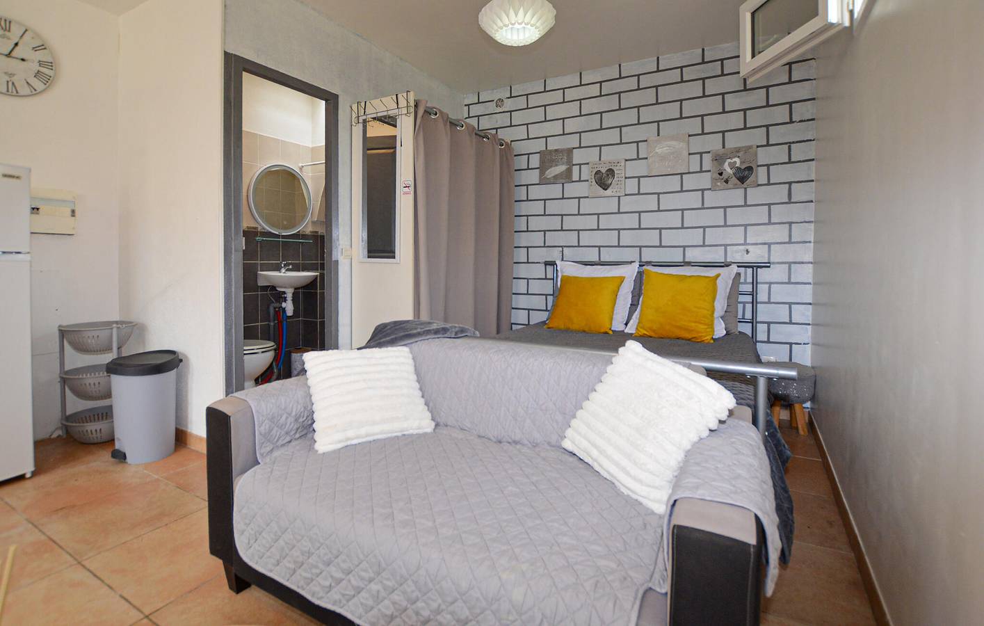 Gemütliches Apartment mit Terrasse und Parkplatz in der Nähe des Aléria-Zentrums in Aléria, Corte und Umgebung