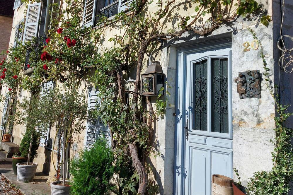 Ganze Wohnung, Ferienappartement im Tal der Loue,\nhaus aus dem 18.Jahrhundert, am Fluss in Vuillafans, Doubs