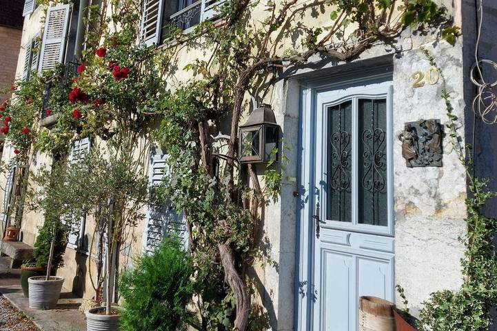 Gîte pour 4 personnes, avec Terrasse et Jardin à Vuillafans