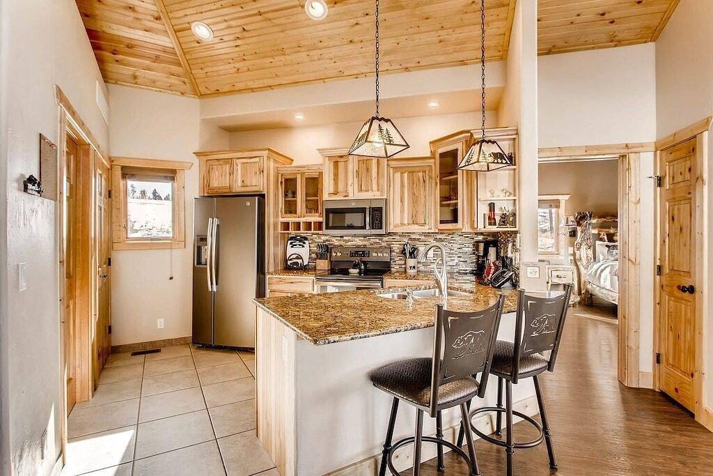 Pikes Peak Resort - Bärenhöhlenhütte - Hier treffen sich Wildnis und Luxus in Teller County