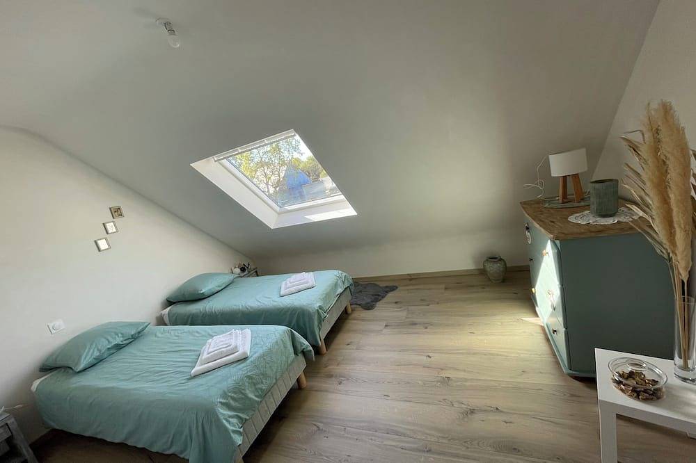 Maison Contemporaine Lumineuse, Conviviale Proche mer et de Toutes Commodités in Plestin-les-Grèves, Ceinture Dorée