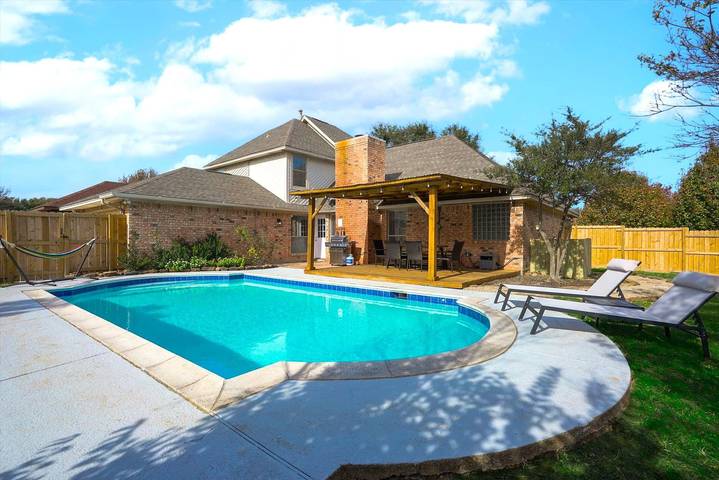 Vacation house for 12 people, with pool and yard in Texas