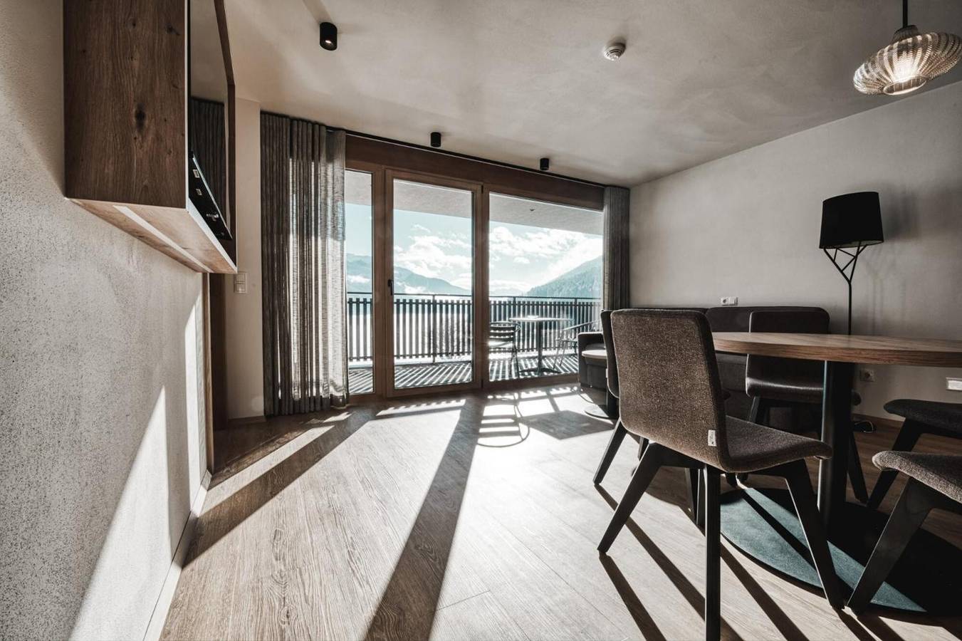 Ganze Wohnung, Residence Froy Wohnung 5 – Seeblick, Whirlpool & Frühstück inklusive in Reschensee, Graun