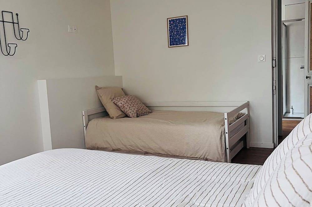 Clécy center, 10 min walk from the banks of the Orne .4 to 10 people adjustable rates in Clécy, Caen region