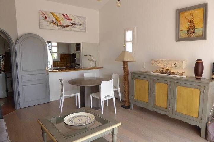 Gîte pour 4 personnes, avec piscine dans Golf De Fregate