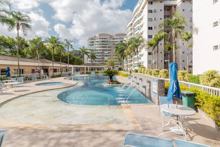 Casas e apartamentos de temporada para 4 pessoas, com balcão e piscina no Recreio (RJ)