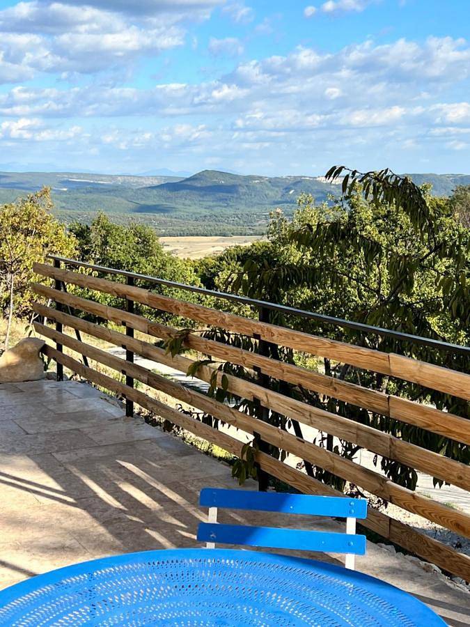 Gîte pour 4 personnes, avec vue ainsi que piscine et jardin à Simiane-la-Rotonde - 3