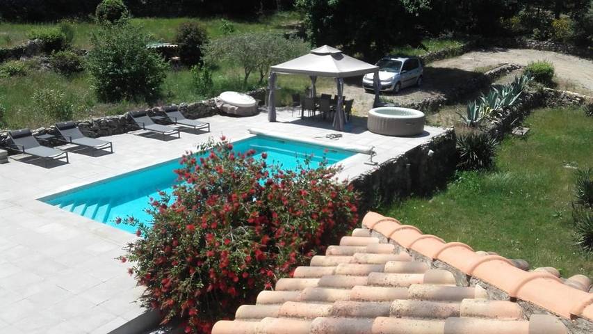 Gîte pour 2 personnes, avec piscine et jardin à Le Luc - 4