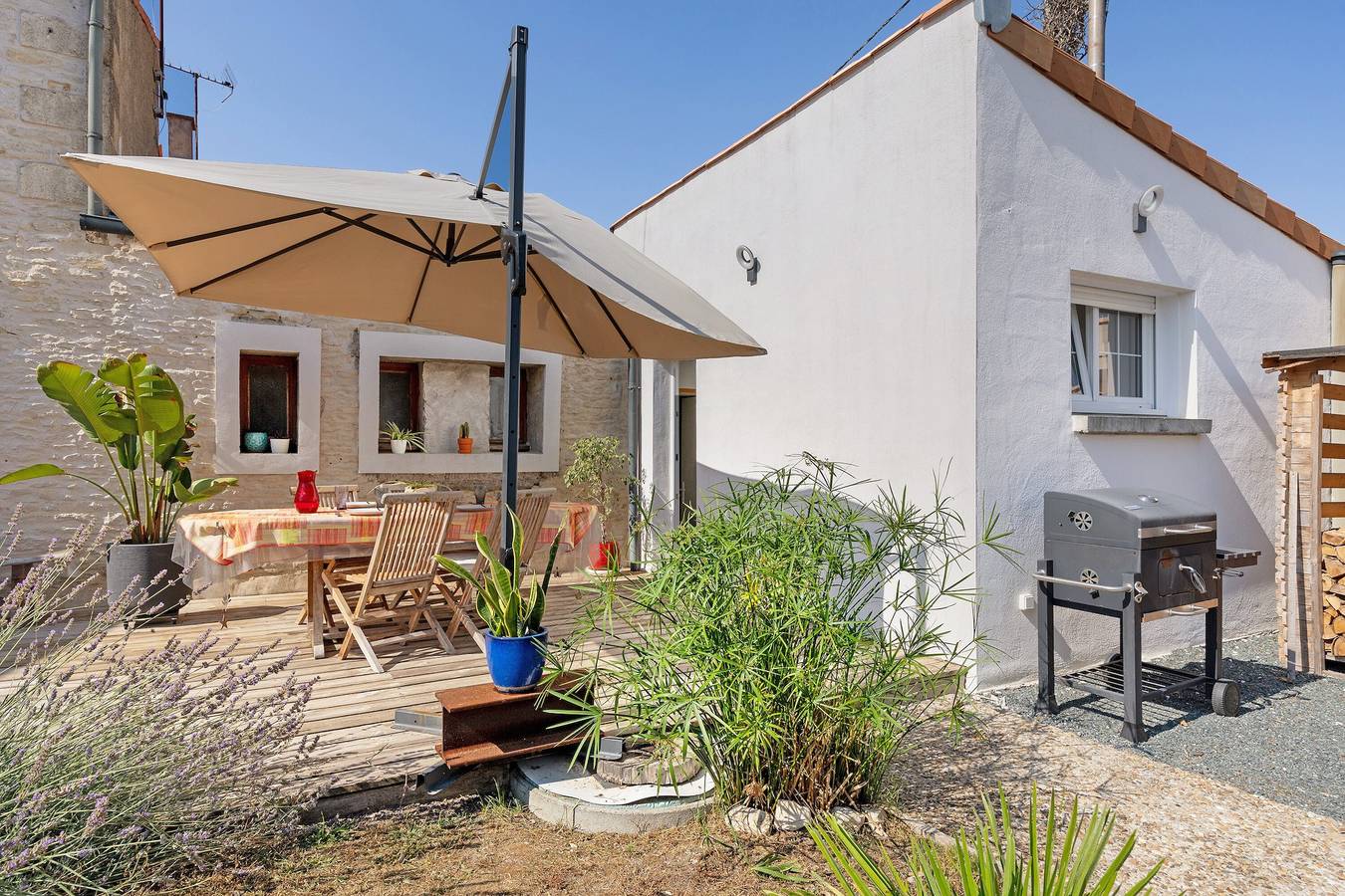 Appartement entier, Charmant appartement pour 4 avec terrasse et jardin partagés in Saint-Jean-de-Liversay, Région de La Rochelle