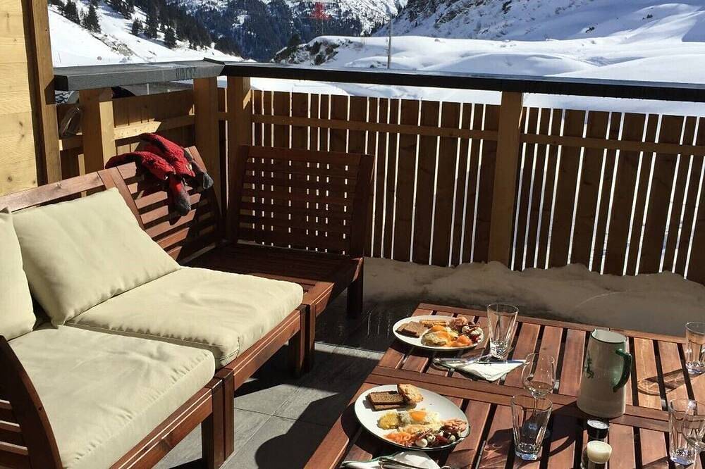 Luxury ski-in-out apartment with amazing views linked to exclusive 5-star hotel in Lechtaler Alpen, Sankt Anton am Arlberg