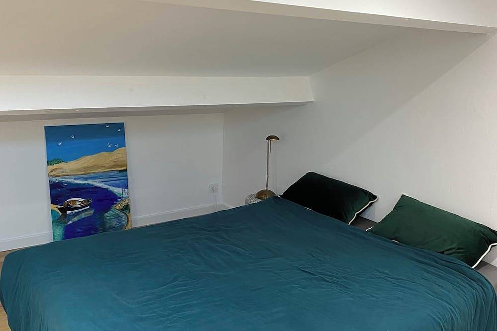 Family home on the outskirts of Bordeaux, close to all amenities (streetcar, bus) in Villenave-d'Ornon, Bordeaux region
