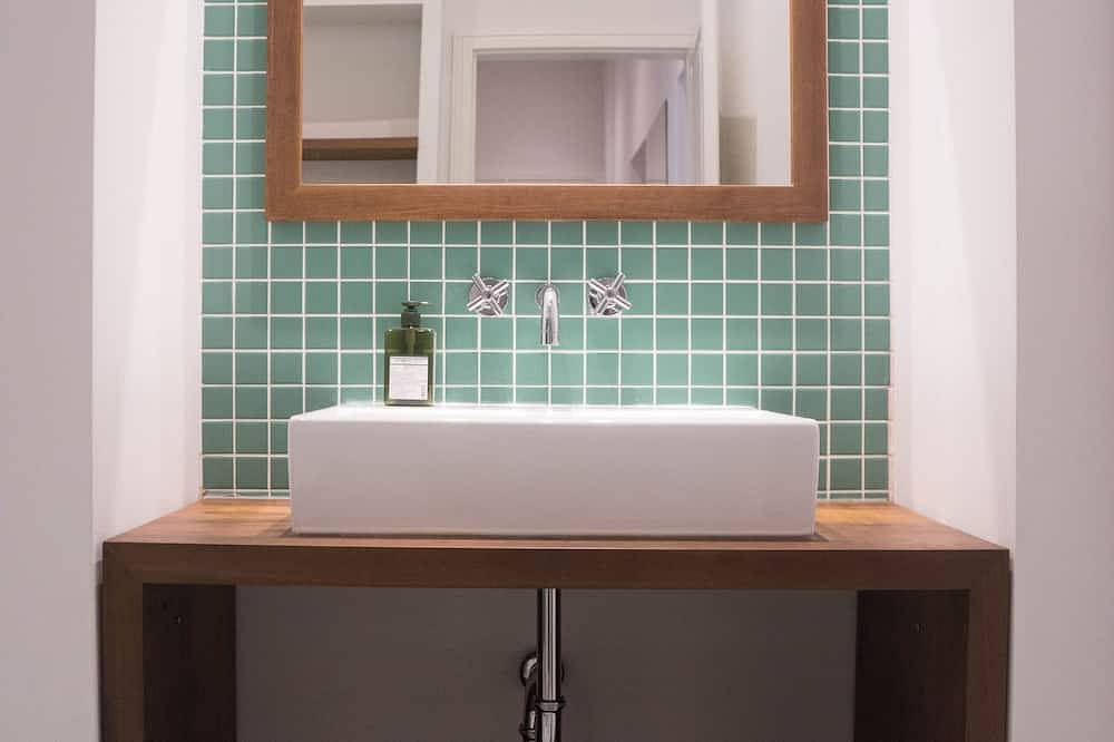 Ganze Wohnung, Ein Designjuwel im Herzen von Mitte-Moabit (3 Schlafzimmer / 2 Bäder) in Moabit Berlin, Berlin