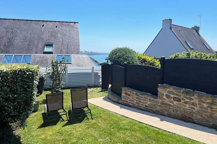 Location de vacances pour 2 personnes, avec jardin ainsi que terrasse et piscine, animaux acceptés dans Plage Porz Liogan Le Conquet