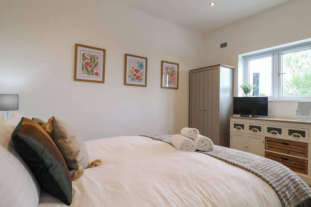 Highview Stables, pet friendly, with hot tub in Chesterfield in Derbyshire