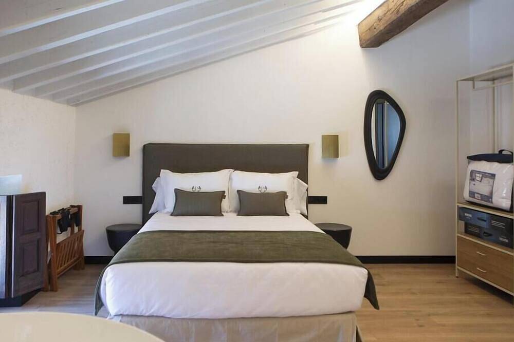 Entire apartment, Premium suite with jacuzzi in Albacete, Albacete Province
