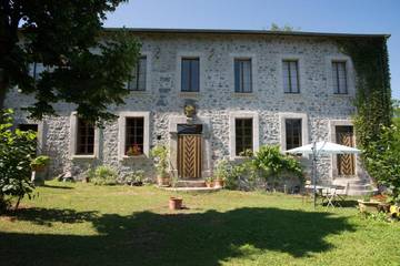 Maison d’hôte pour 3 personnes, avec jardin ainsi que piscine et vue dans Gembrie