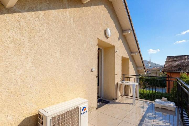 Gîte pour 6 personnes, avec Balcon ainsi que Terrasse et Vue à Lagnieu - 2