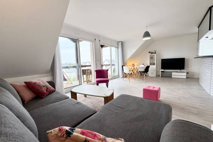 Entire apartment, Charmant T2 au calme – balcon exposé plein sud in Larmor-Plage, Côte des Mégalithes