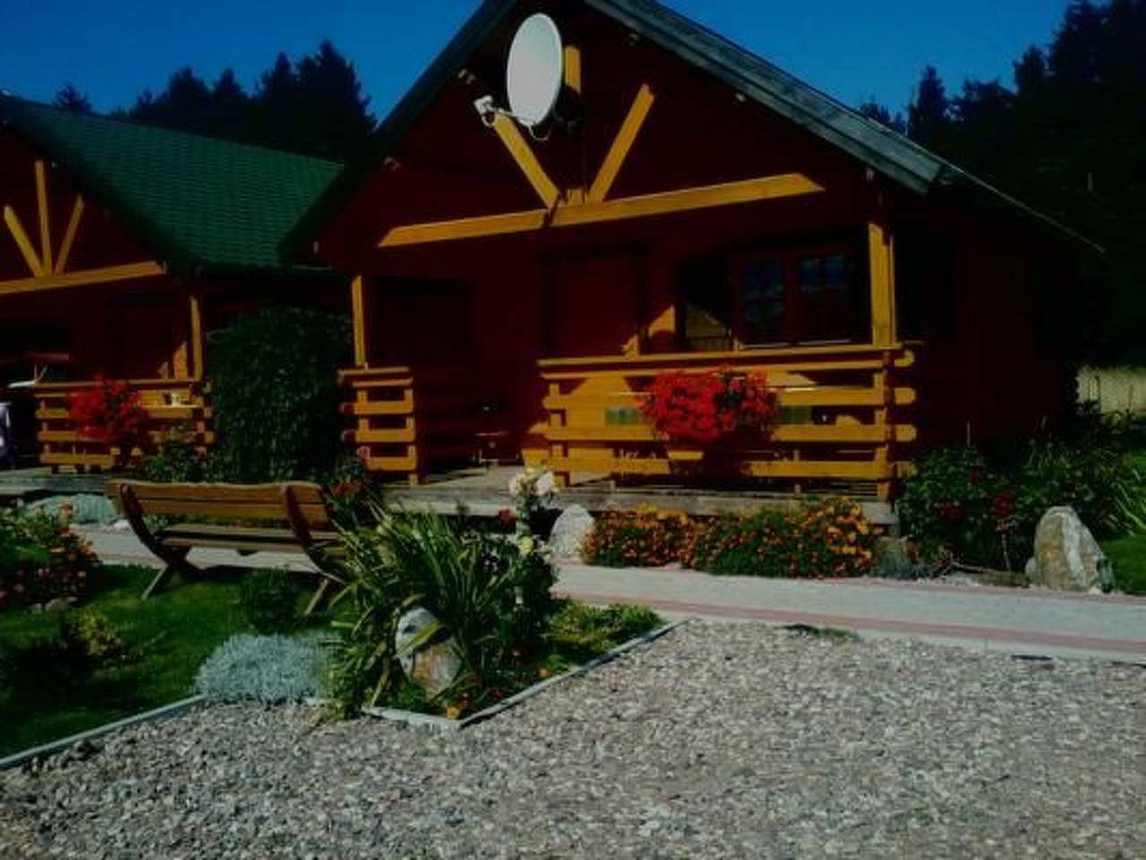 Gemütliches Holzferienhaus mit Grill und Garten in Rusinowo, Powiat Sławieński