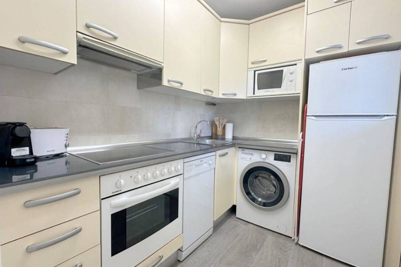 Apartamento entero, Chic Apartamento con Vista al Agua y Servicios Completos in Castro Urdiales, Costa de Cantabria