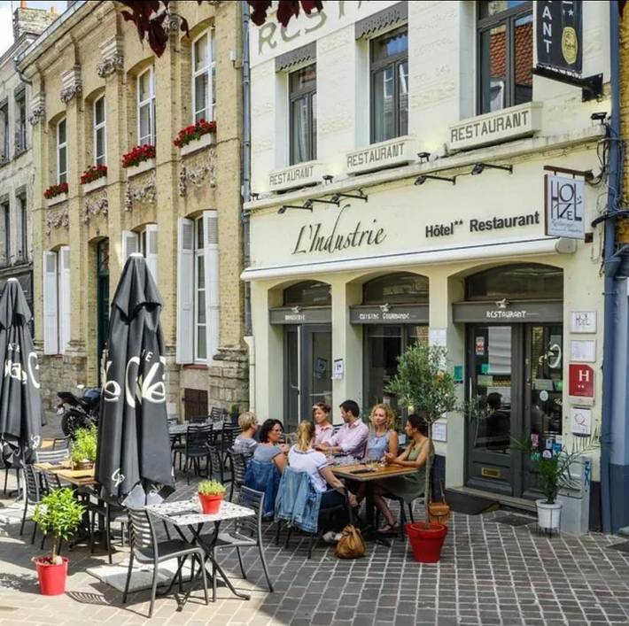 Hôtel pour 3 personnes, avec terrasse dans Le Palais De La Cathedrale Saint Omer