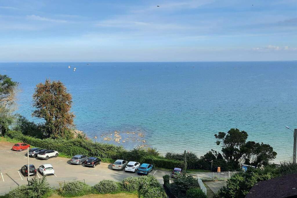 Appartement entier, Appartement pleine vue mer au bord de la plage in Étables-sur-Mer, Côte de Goëlo