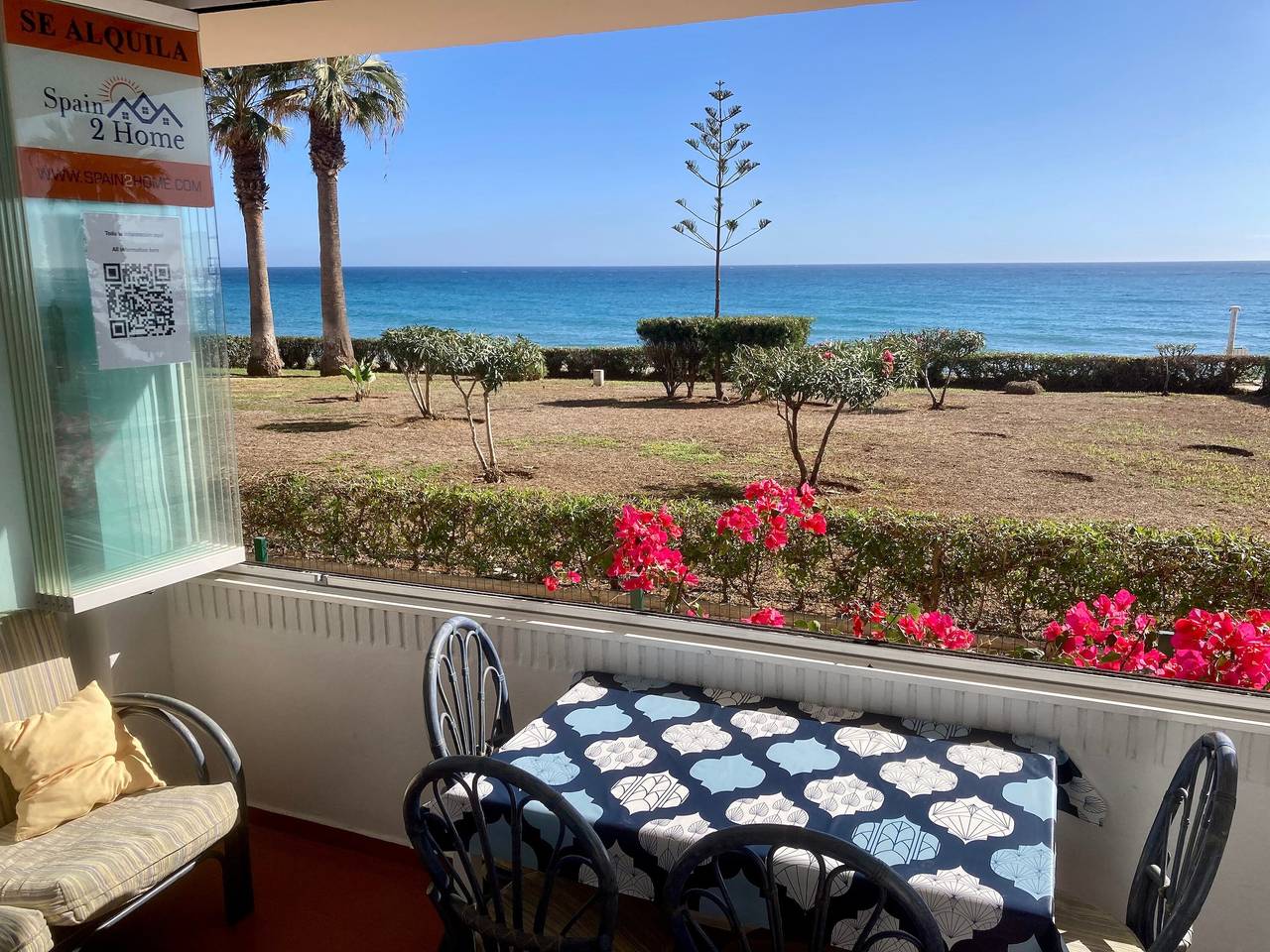 Appartamento intero, Appartamento per vacanze fronte mare con vista mare, terrazza coperta e Wi-Fi in Torrox Costa, Torrox