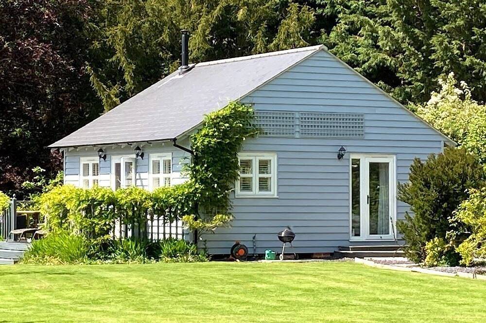 4 Star Luxury Romantic Break - The Pavilion at Brunger House (Dog Friendly) in Tenterden, Ashford region