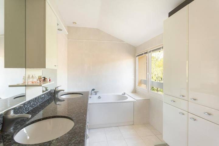 Location de vacances pour 7 personnes, avec jardin à Louveciennes - 2