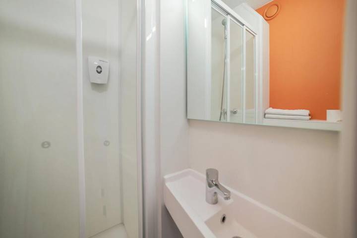 Hôtel pour 3 personnes, avec jardin et terrasse, animaux acceptés à Beynost - 2