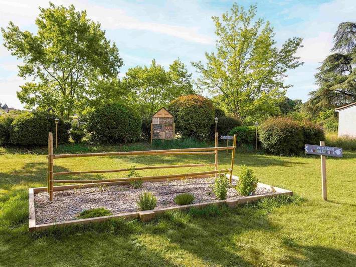 Hôtel pour 3 personnes, avec jardin et vue à Saint-Yrieix-sur-Charente - 2