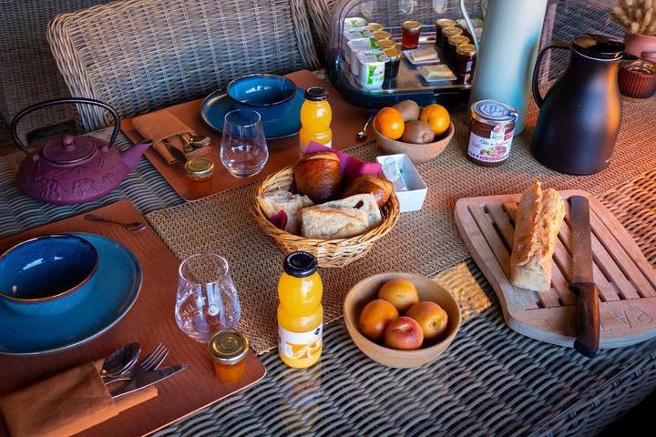 Chambre d’hôte pour 4 personnes, avec vue ainsi que piscine et jardin, animaux acceptés à Lédenon - 4