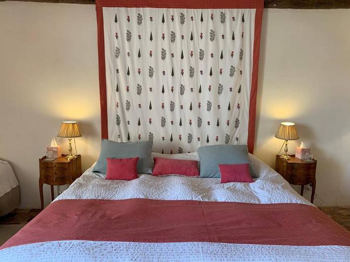 Location de vacances pour 2 personnes, avec vue ainsi que piscine et jardin à Beaumont-Pied-de-Bœuf