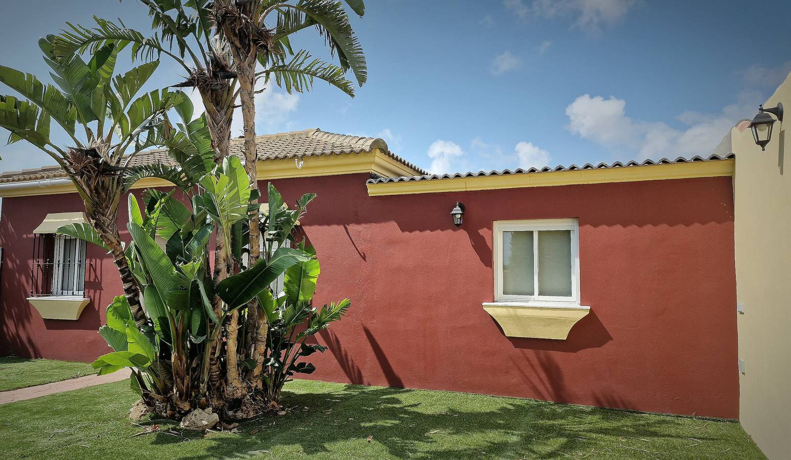 Villa 'Candari House' con terraza privada, Wi-Fi y aire acondicionado in Chiclana de la Frontera, Costa de la Luz