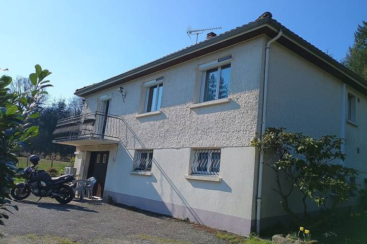 Location de vacances pour 6 personnes, avec Balcon et Jardin à Compreignac