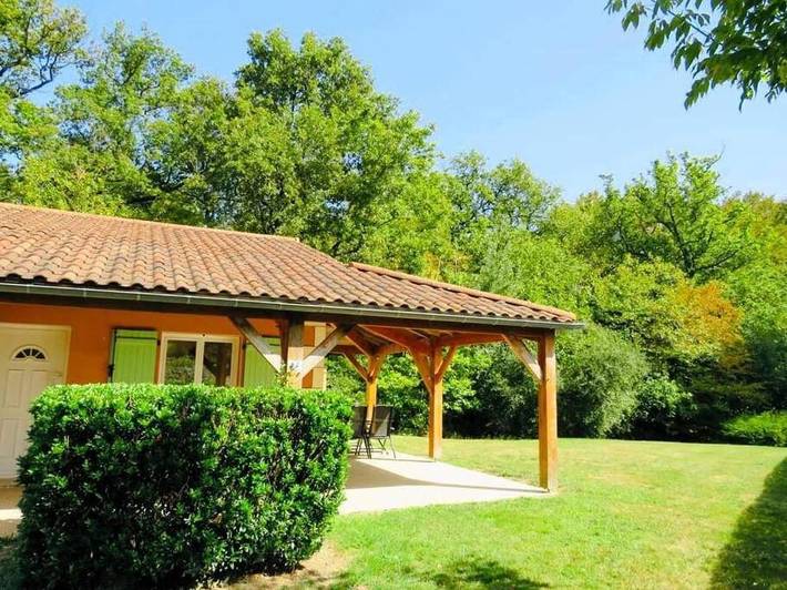Location de vacances pour 4 personnes, avec piscine ainsi que vue et jardin à Les Forges - 2