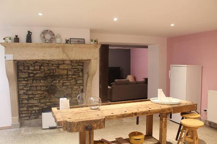 Gîte pour 9 personnes, avec jardin dans Vatimont