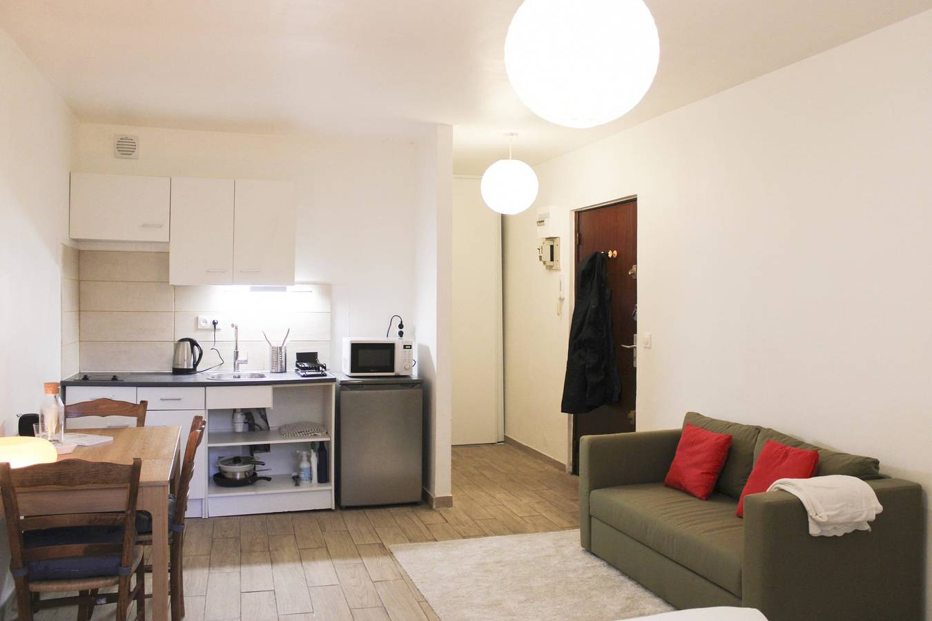 Entire studio, Bright studio in Pantin, perfect for couples in Pantin, Seine-Saint-Denis