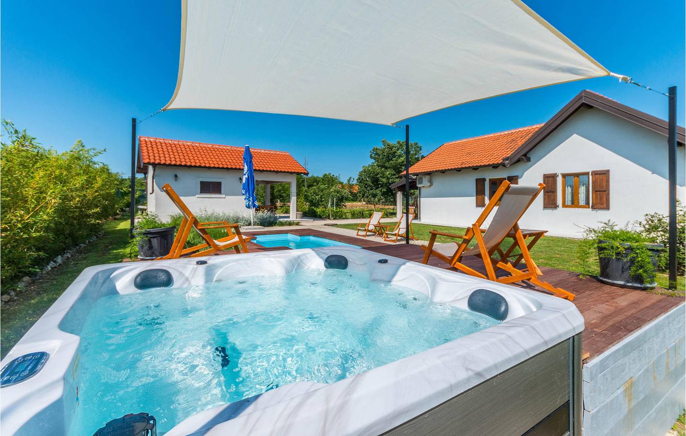 Geräumige 2-Zimmer-Wohnung mit Pool und Terrasse, kostenloses WLAN in Grad Benkovac, Zadar