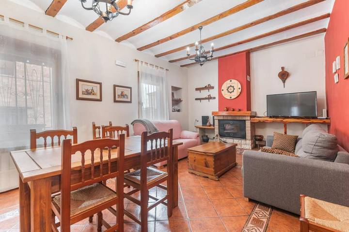 Casa rural para 11 personas, con Balcón y Terraza además de Jardín y Vistas en Villel