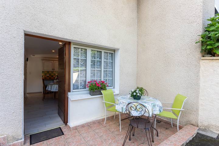 Apartamento entero, Apartamento 'Aramits Pirineos Bearneses' con terraza privada, jardín compartido y Wi-Fi in Aramits, Béarn
