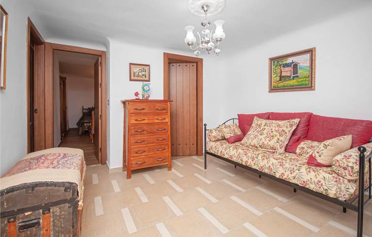 Apartamento vacacional entero, Apartamento con terraza: WiFi, aire acondicionado y parque acuático in Montefrío, Provincia de Granada