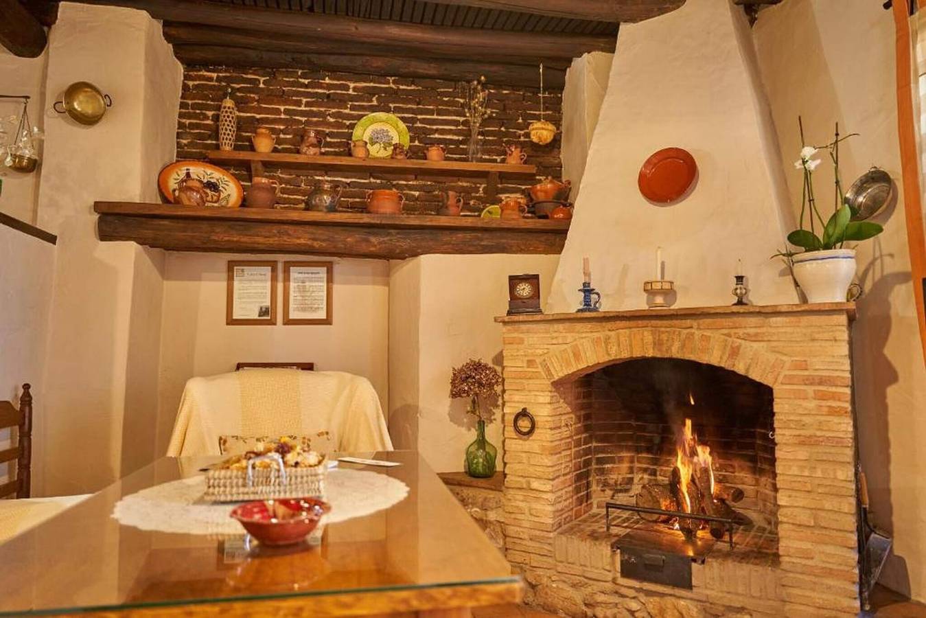 Casa rural 'El Zarzo' con vistas a la montaña, terraza compartida y Wi-Fi in Fuenteheridos, Sierra de Aracena y Picos de Aroche