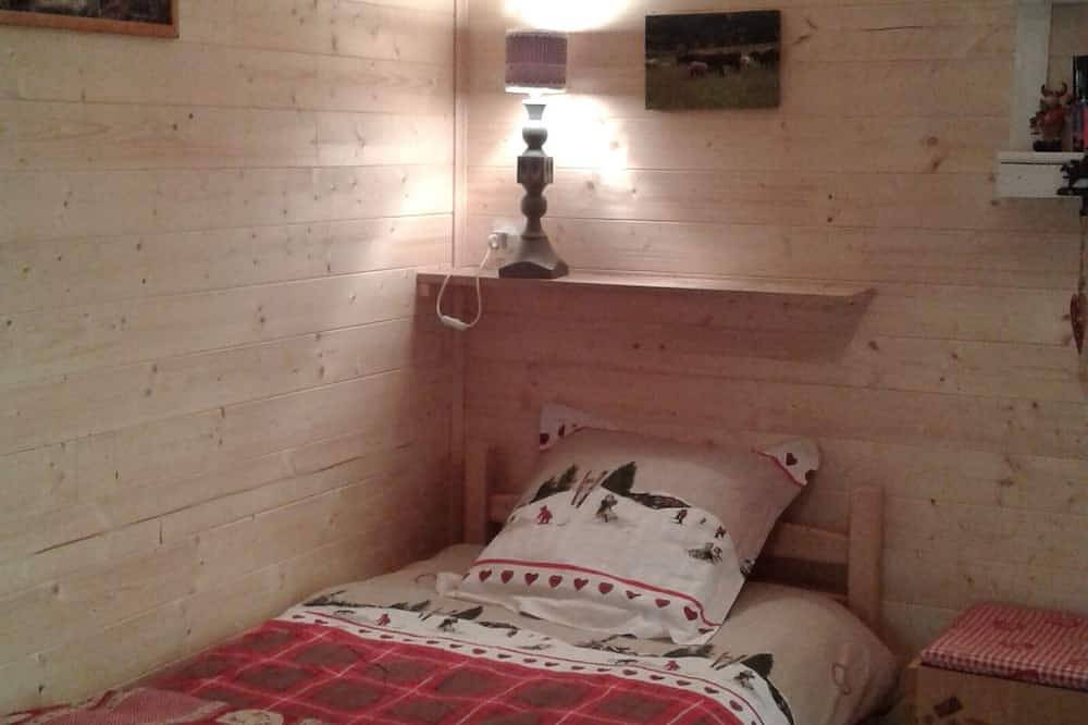 Charming Chalet with Nature Views, Near Colmar & Gérardmer, Ideal for 4, Free Wifi in Plainfaing, Parc naturel régional des Ballons des Vosges