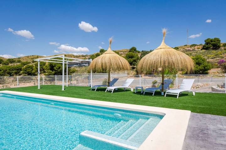 Villa pour 16 personnes, avec Terrasse ainsi que Jardin et Piscine à Elche