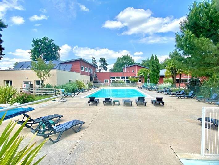 Gîte pour 4 personnes, avec Terrasse ainsi que Piscine et Vue à Chaveignes - 2