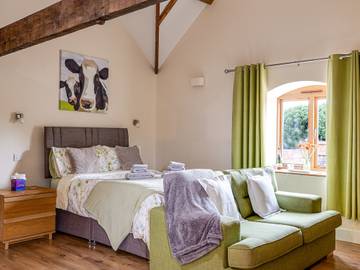 Log Cabin for 2 People in Shropshire, West Midlands, Photo 3