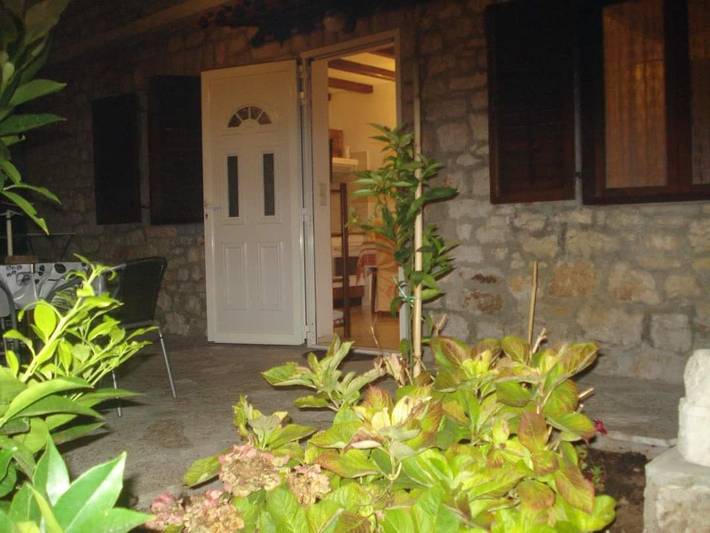 Ganze Wohnung, Studio Appartement mit Terrasse Milna, Brac As-735-a in Milna, Brac