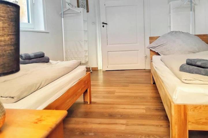 Ganze Wohnung, Gemütliche Wohnung mit Garten für bis 7 Gäste, Firma, Familie & Hund in Seenähe in Niedersachsen
